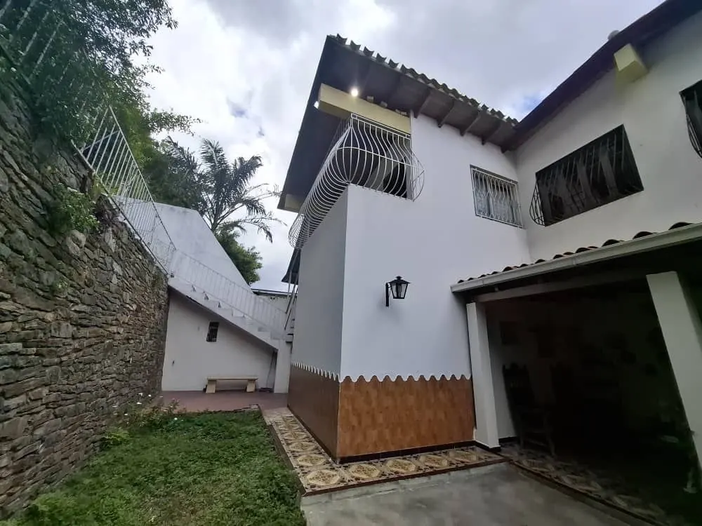 Casa de 2 niveles en Colinas de Vista Alegre – foto 1